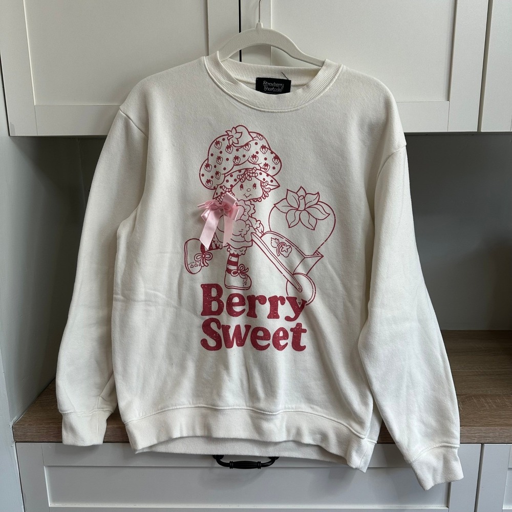 Strawberry Shortcake Berry Sweet Sweatshirt Women's S Cute Pink Bow Crewneck